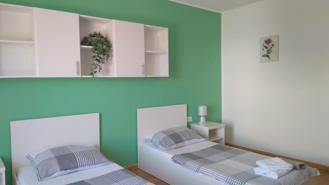 Apartmani "Lorenzo" Новалья Экстерьер фото
