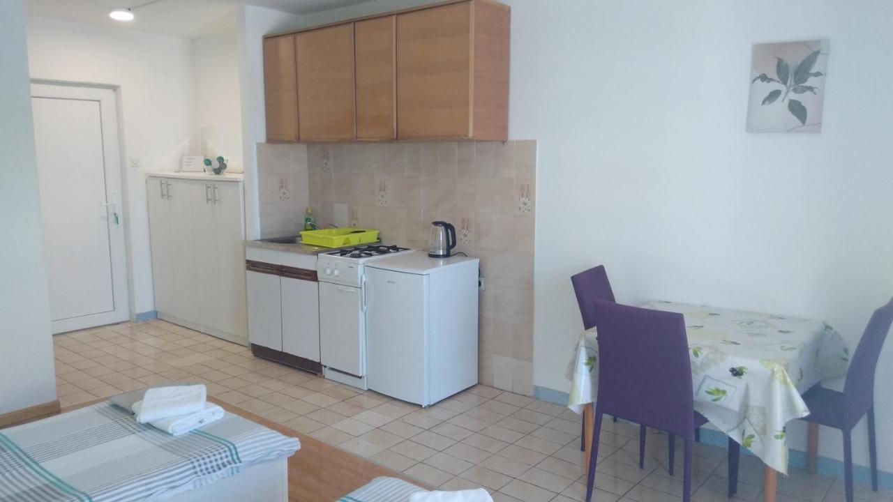 Apartmani "Lorenzo" Новалья Экстерьер фото