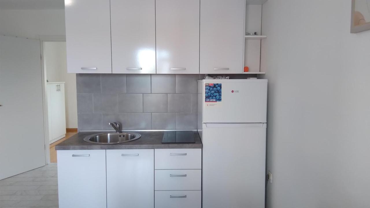 Apartmani "Lorenzo" Новалья Экстерьер фото